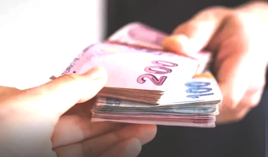 Türkiye’de emeklilik sistemi üzerine devam eden tartışmalar, kademeli emekliliği 2026 itibarıyla milyonlarca çalışanın gündem maddelerinden biri haline getiriyor. Özellikle 2000 sonrası sigorta başlangıcı olan ve EYT düzenlemesinden faydalanamayan vatandaşlar, Türkiye Büyük Millet Meclisi’nden çıkacak olası bir düzenlemeye odaklanmış durumda.